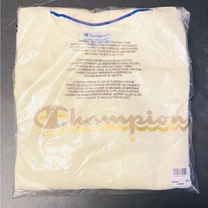 Champion Women’s Crewneck Sweat Shirt Fleece -Ivory-Large New and sealed!